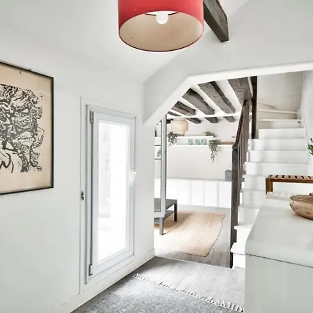 Guestready - Bright In The Heart Of *