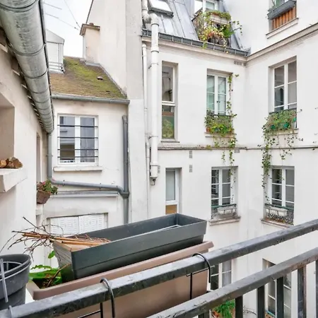 Guestready - Bright In The Heart Of París